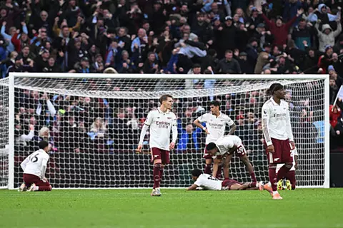 سلسلة اللا هزيمة انتهت.. أرسنال يسقط لأول مرة منذ 97 يومًا على يد أستون فيلا